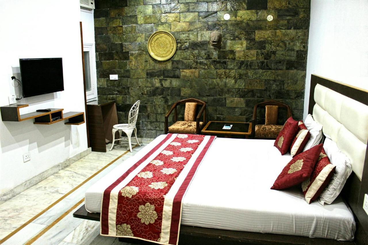 Kaveri Hotel And Restaurant Yamuna Nagar Luaran gambar